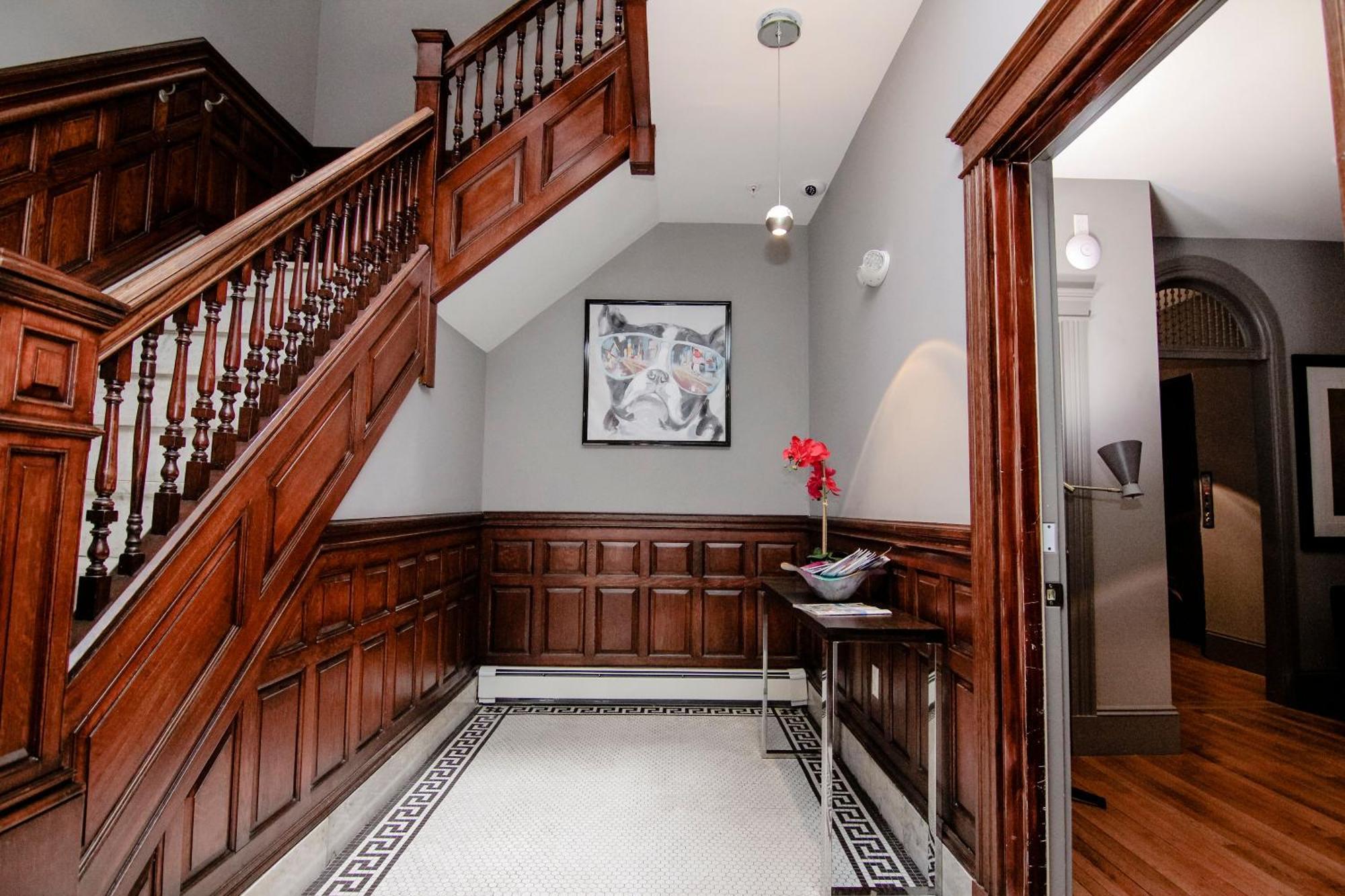 A Stylish Stay W/ A Queen Bed, Heated Floors.. #34 Brookline Eksteriør billede