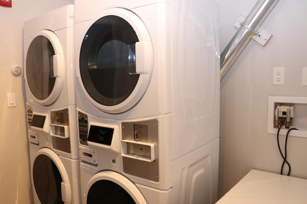 A Stylish Stay W/ A Queen Bed, Heated Floors.. #34 Brookline Eksteriør billede