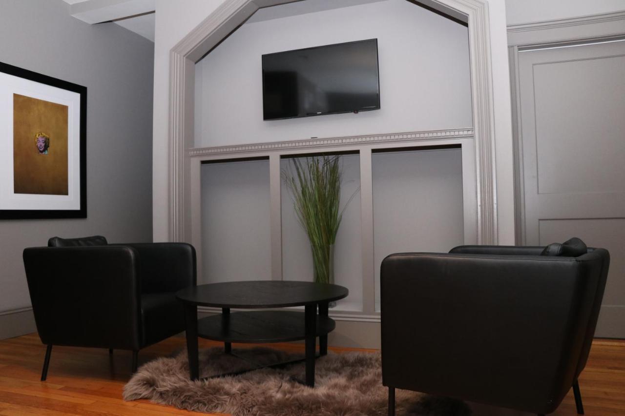 A Stylish Stay W/ A Queen Bed, Heated Floors.. #34 Brookline Eksteriør billede