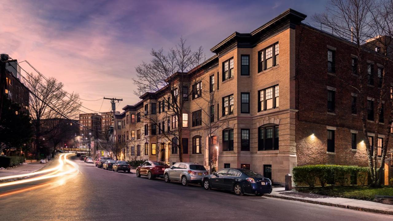 A Stylish Stay W/ A Queen Bed, Heated Floors.. #34 Brookline Eksteriør billede