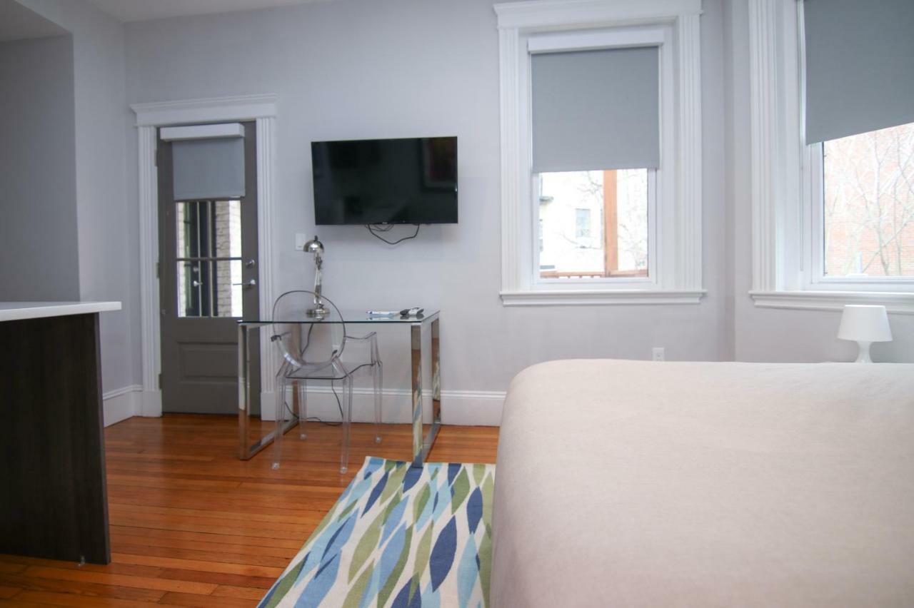 A Stylish Stay W/ A Queen Bed, Heated Floors.. #34 Brookline Eksteriør billede